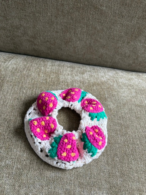 Chouchou COLETTE en crochet couleur blanc fushia vert et jaune - Marcelle Ouest